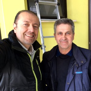 Tullio IZ2FTR, coordinatore di CRLNet, e Maurizio IK2JEF al momento dell'installazione.